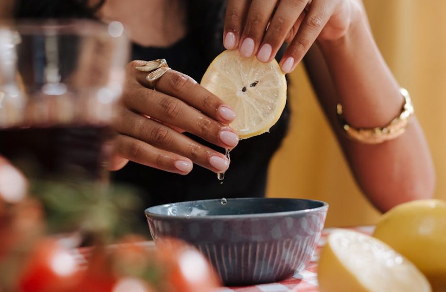 5 Smart Tips to Detect Spoiled Lemon Juice